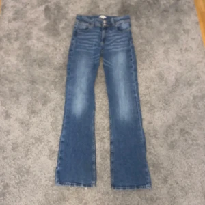 Jeans  - Säljer mina jeans för de är lite för stora, använt några gånger men fofarande jättefina💕