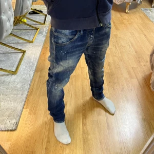 Jack & Jones jeans - Jack & Jones jeans köpta i Italien | Storlek W30 L32 sitter större i midjan | Fint skick! | Pris 599kr | Hör av dig vid frågor eller funderingar!