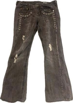 Studded flared jeans - Riktigt feta jeans av semantic design