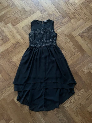 vacker Svart klänning - Nästan oanvänd