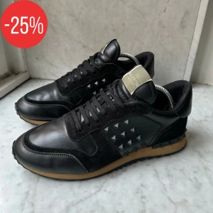 Valentino rockrunner - LAGERRENSNING! Först till kvarn! Ett par riktigt fina Valentino rockrunners i riktigt bra skick! Dustbag ingår!