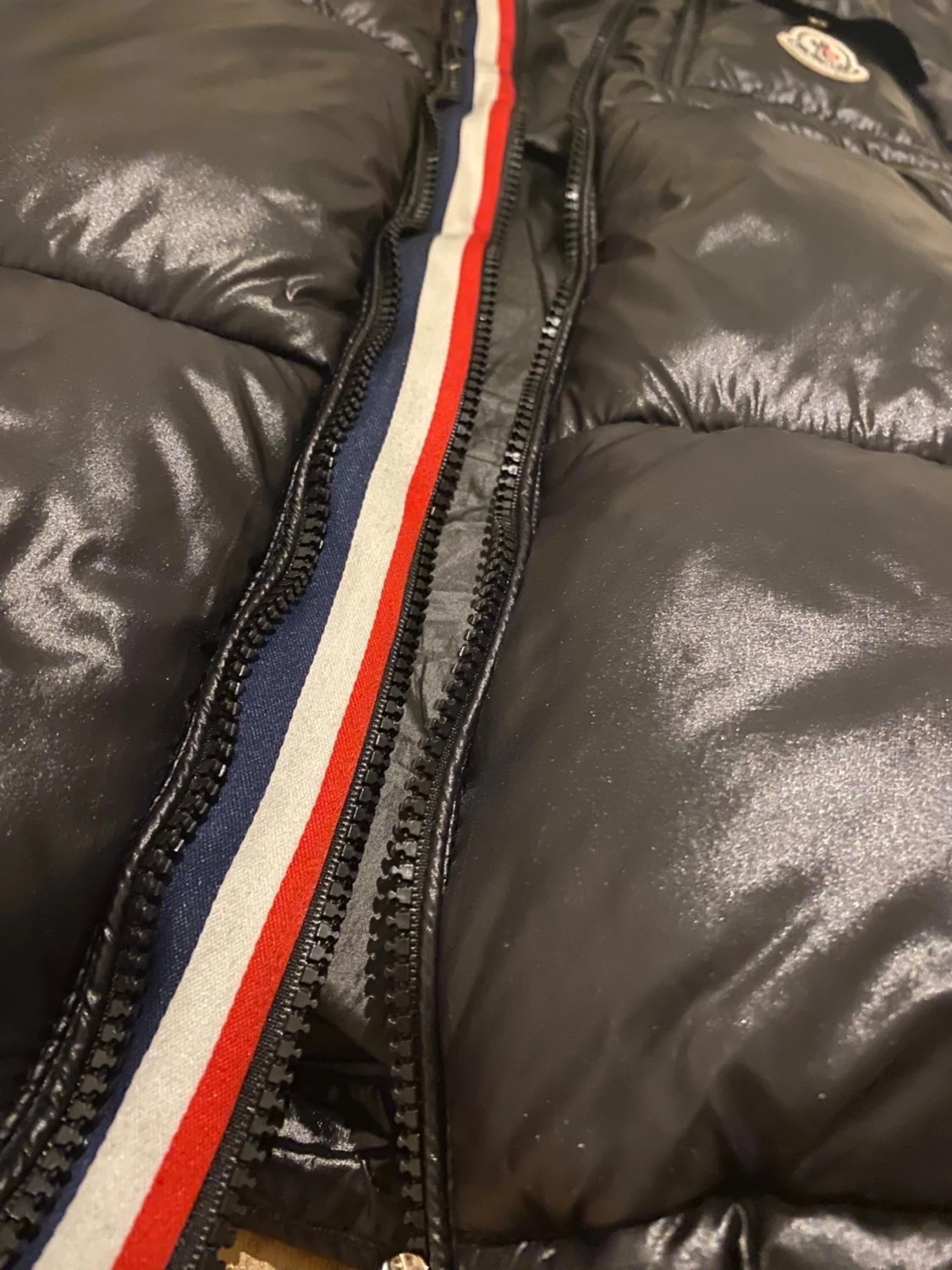 Svart Moncler pufferjacka med huva - 1