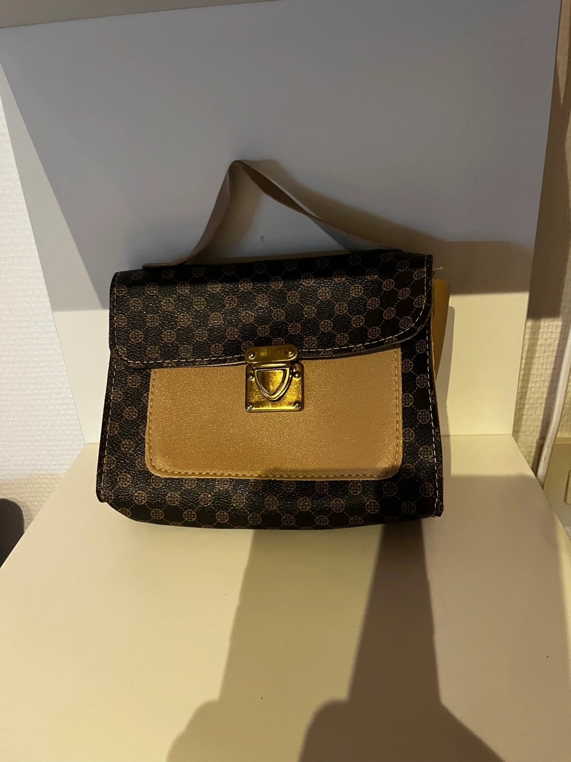 Mönstrad brun och beige handväska