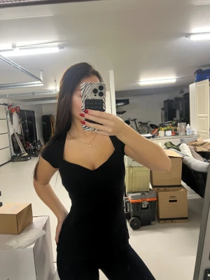 Svart topp  - Snygg topp från Anna Field, fint skick 🥰