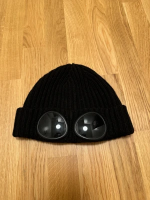 C.P Company mössa - Fynda en riksfet C.P Company mössa! Skick: 8/10 Självklart äkta.