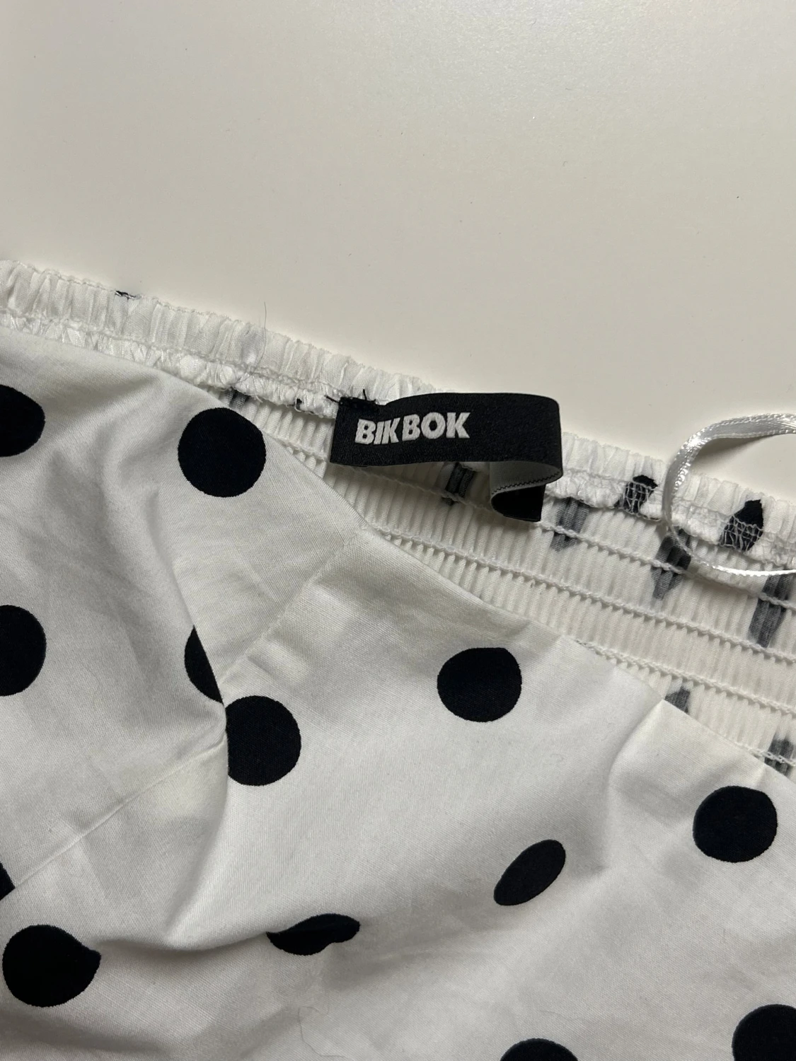 Prickig tubtopp med volang bikbok - 4