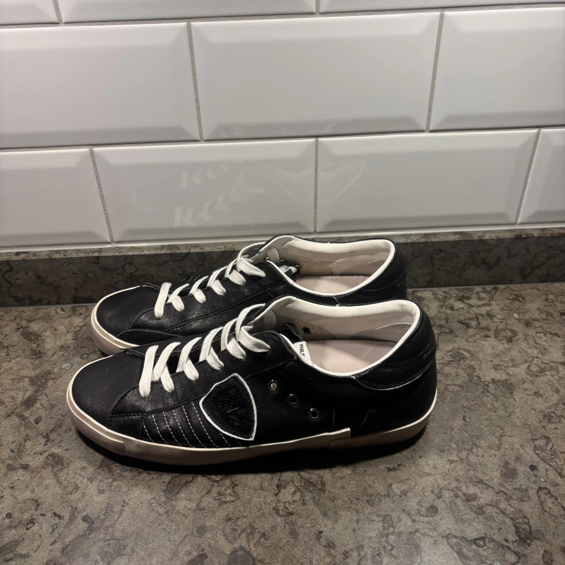 Svarta sneakers från Philippe Model - 2