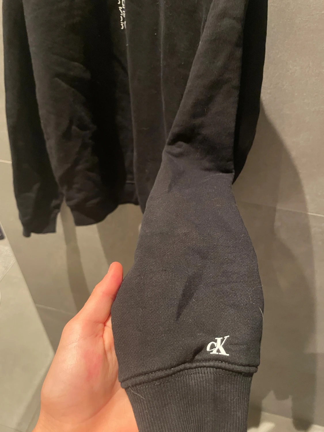 Svart sweatshirt från Calvin Klein Jeans - 2