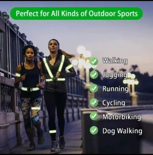 Reflexväst med justerbara band - Säljer en neongul reflexväst med elastiska nylonband och hög synlighet tack vare de breda, reflekterande remsorna. Västen har justerbara axelband och en smidig svart plastspänne framtill. Perfekt för löpning, cykling eller promenader när du vill synas i mörkret.