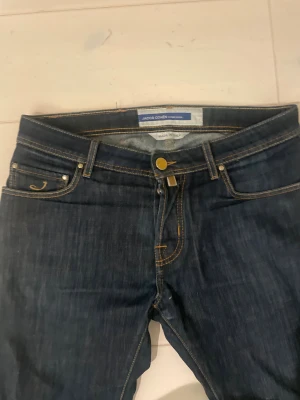 Jacob Cohen mörkblå skinny jeans - Feta jeans från Jacob Cohen! Strl 33 - skriv om du har några frågor:)