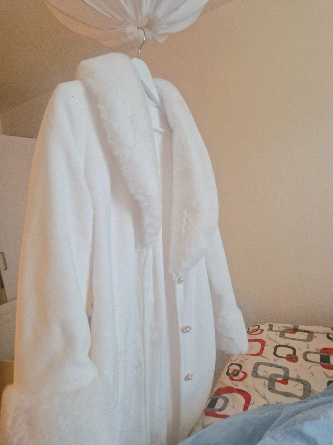 Vit pälsjacka med fluffig krage - 1