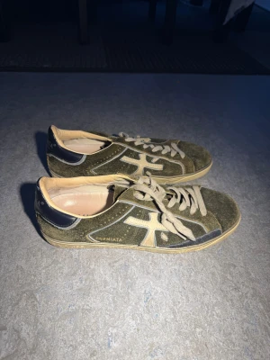 Premiata skor - Jag rensar ur skogaderoben så säljer dessa gröna Premiata skor. Bra skick och enbart använda i nån enstaka månad. Pris kan diskuteras vid snabb affär, hör av dig vid några frågor!