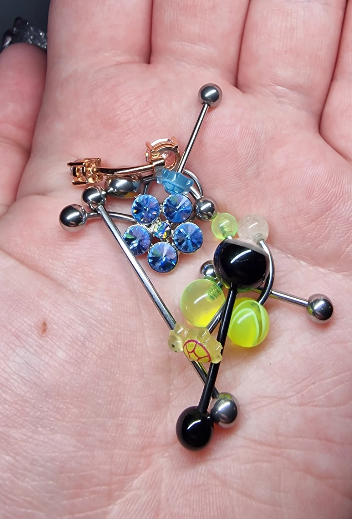 Mixade piercing-smycken i färg och(rostfritt stål-nickelfria) - 3