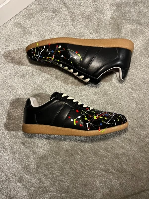 Maison Margiela - Madison Margiela Paint Splatter - 44 - Endast testade - Trendig och fräscha skor - Skickas Snabbt   