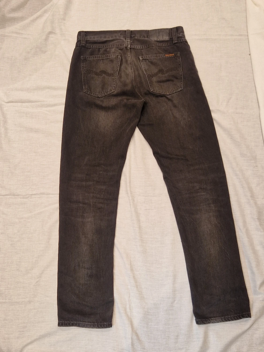 Svarta Nudie Jeans