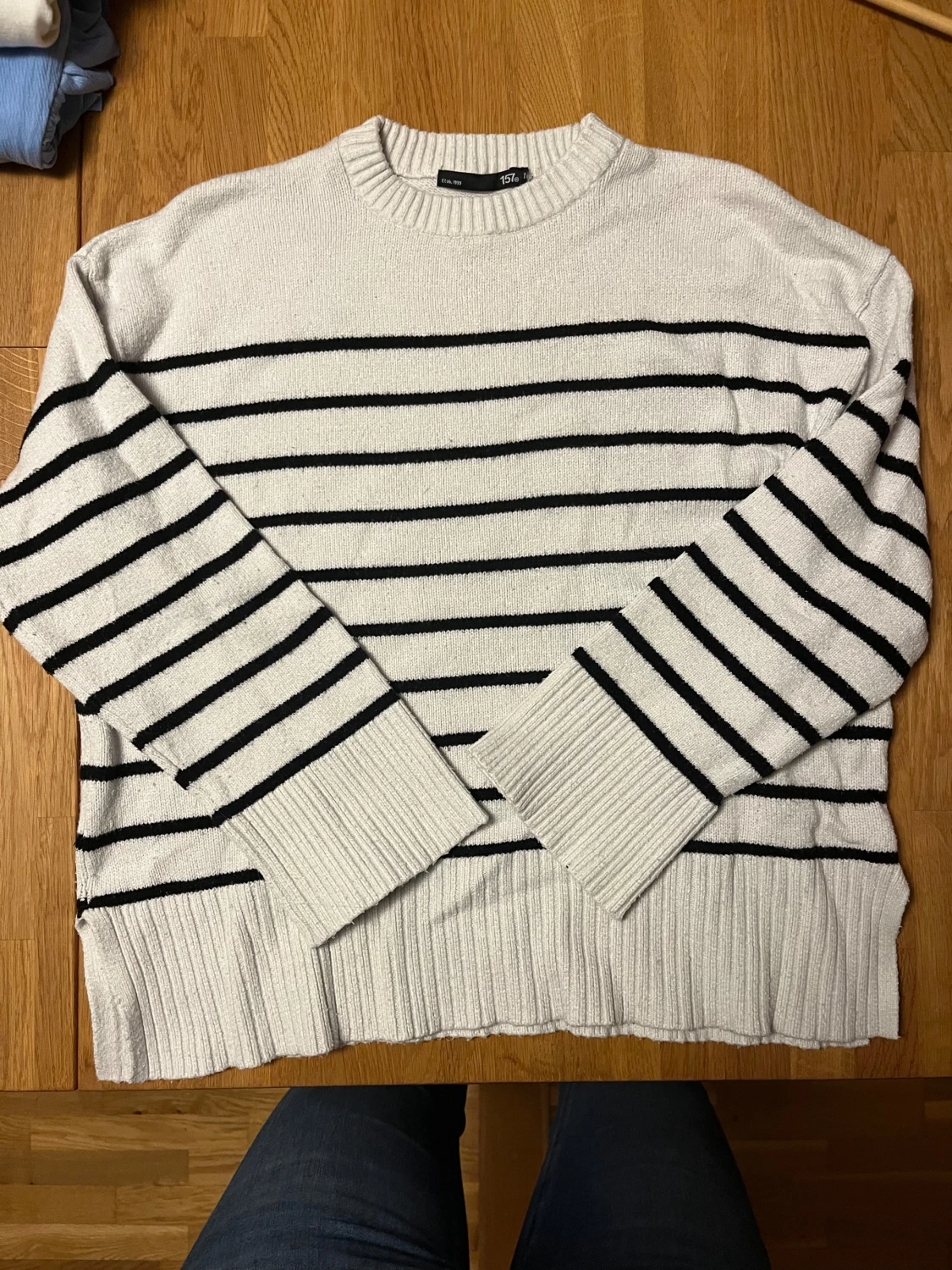 Randig vit stickad tröja från 157 - 2