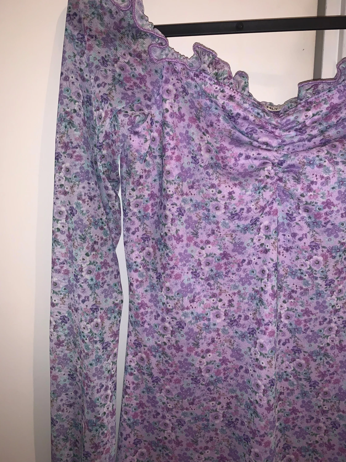 Ljuslila blommig klänning från Nelly - 4