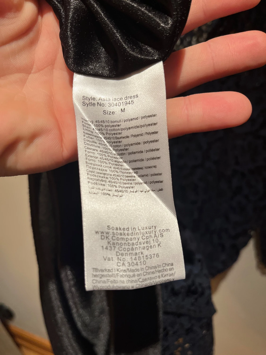 Mörkblå spetsklänning Soaked in Luxury - 2