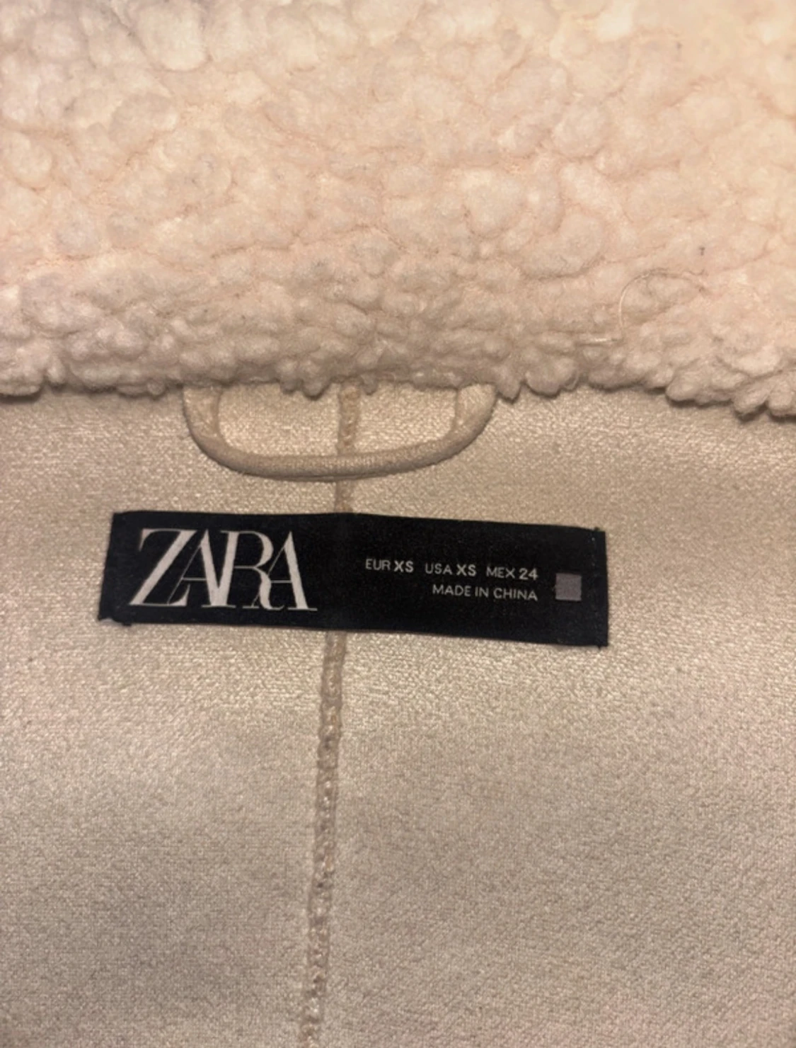 Beige teddyjacka från Zara XS - 1