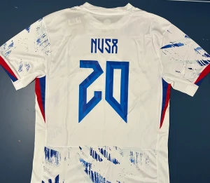 Nusa Norge Fotbollströja - Helt ny i storlek M
