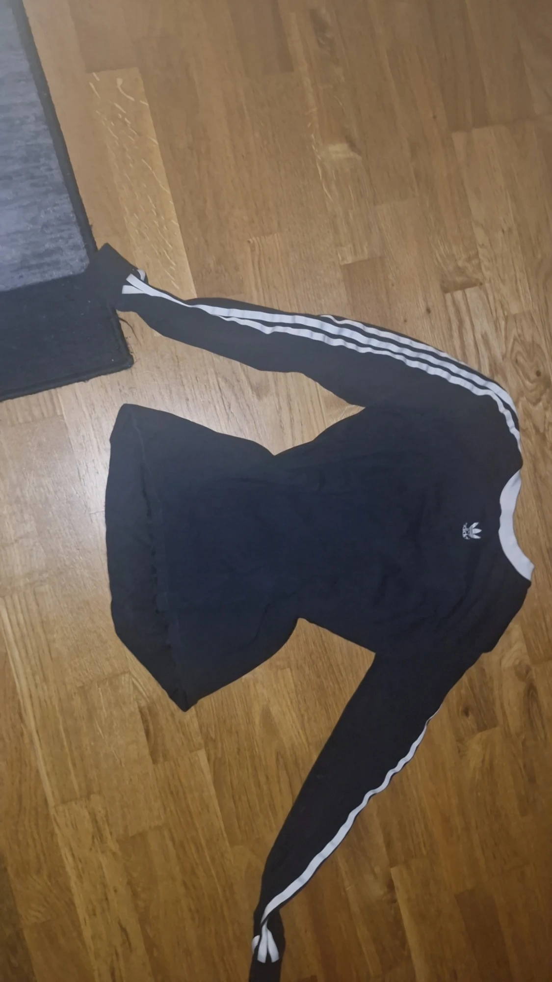 Svart långärmad Adidas tröja