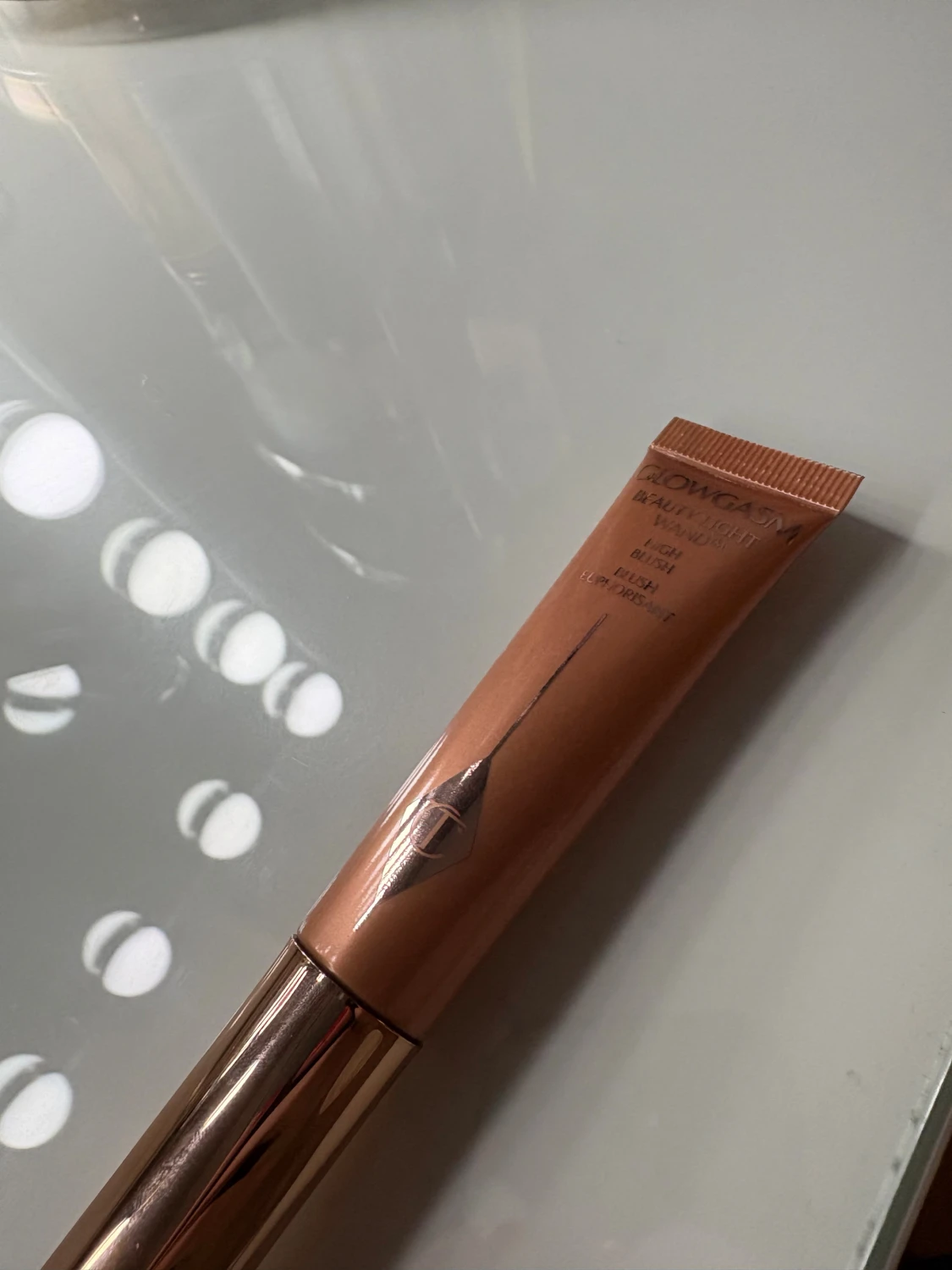 Charlotte Tilbury Glowgasm Beauty Light Wand - 2
