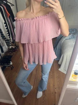  rosa offshoulder blus - Inte några defekter💕passar nog alla stolekar då det är en tröja som har stretch 