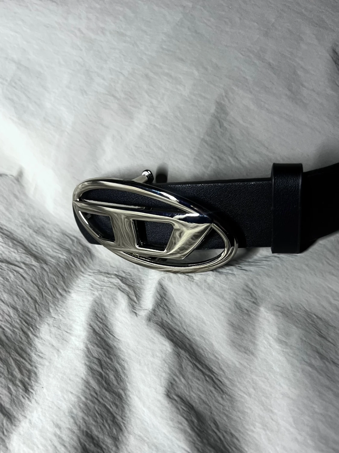Minimalist Black Silver D Belt