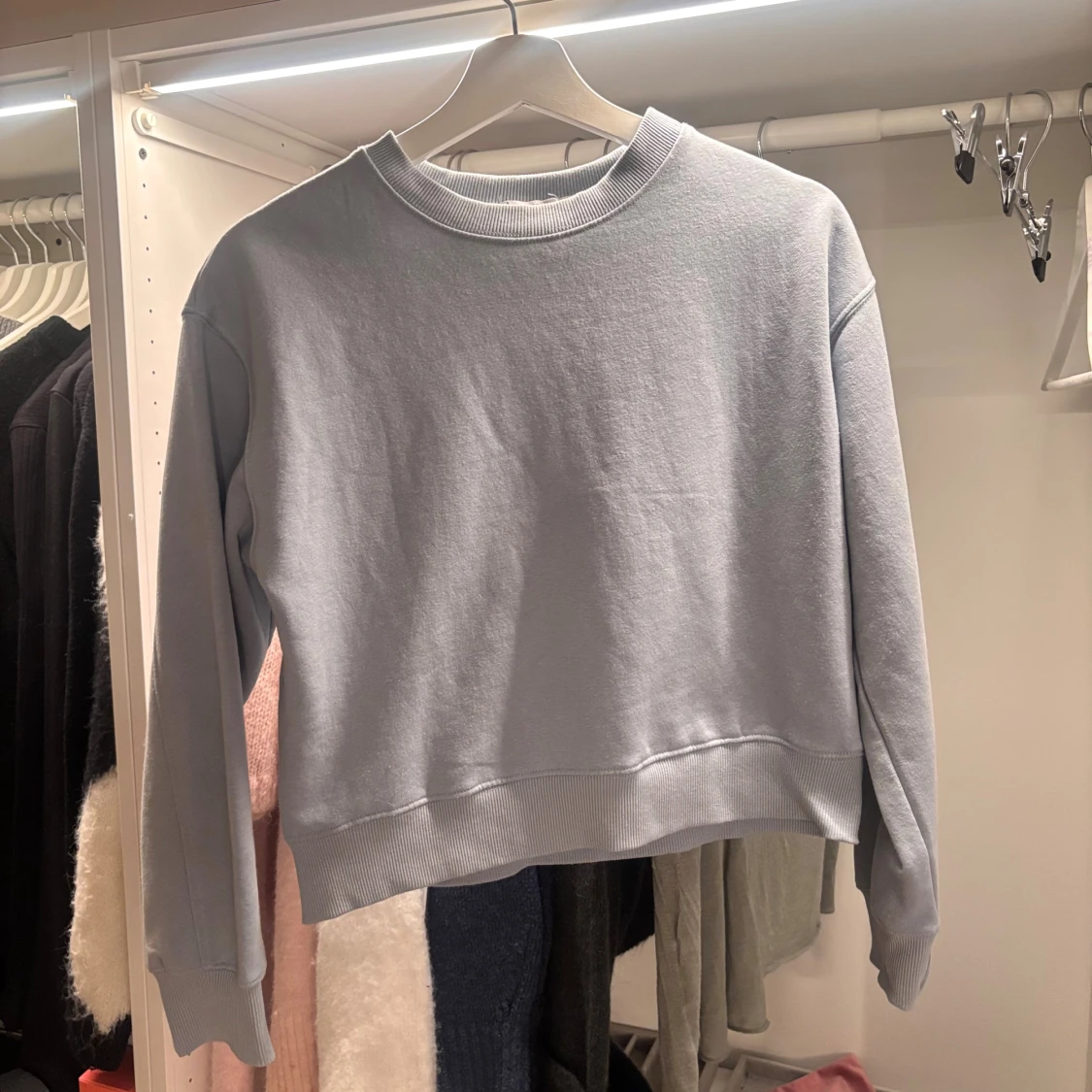 Ljusblå sweatshirt - 1