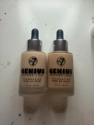 Facetint/fondation  - Säljer två nästan oanvända foundation / facetint från w7. Köpte 73kr styck. Säljer båda för 100kr. En är ljusare än den andra. Rena. Finns ingen färg namn. 