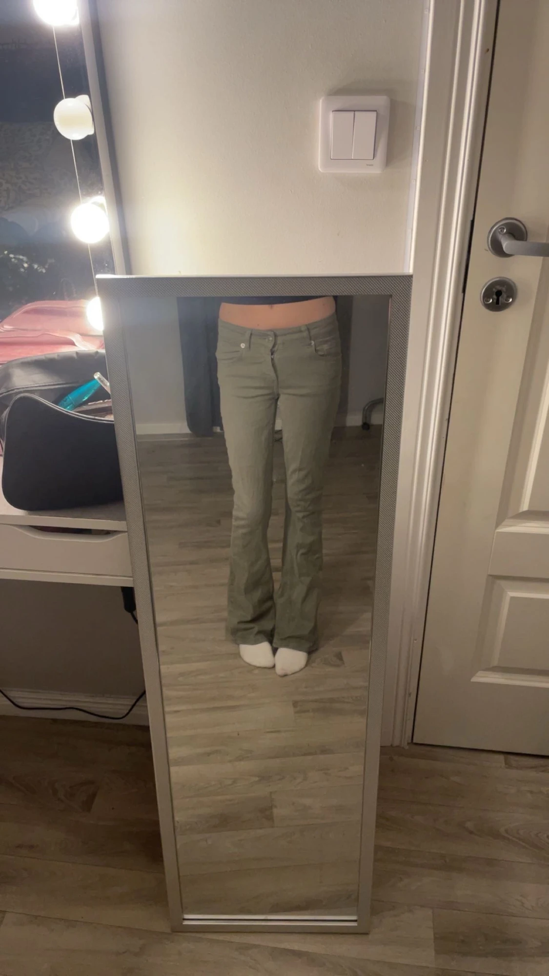 Gröna low bootcut byxor från lager 157