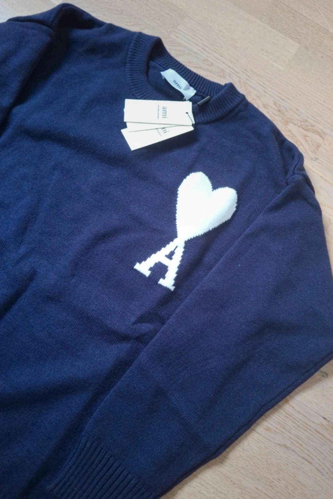 Marinblå stickad tröja från Ami - 1
