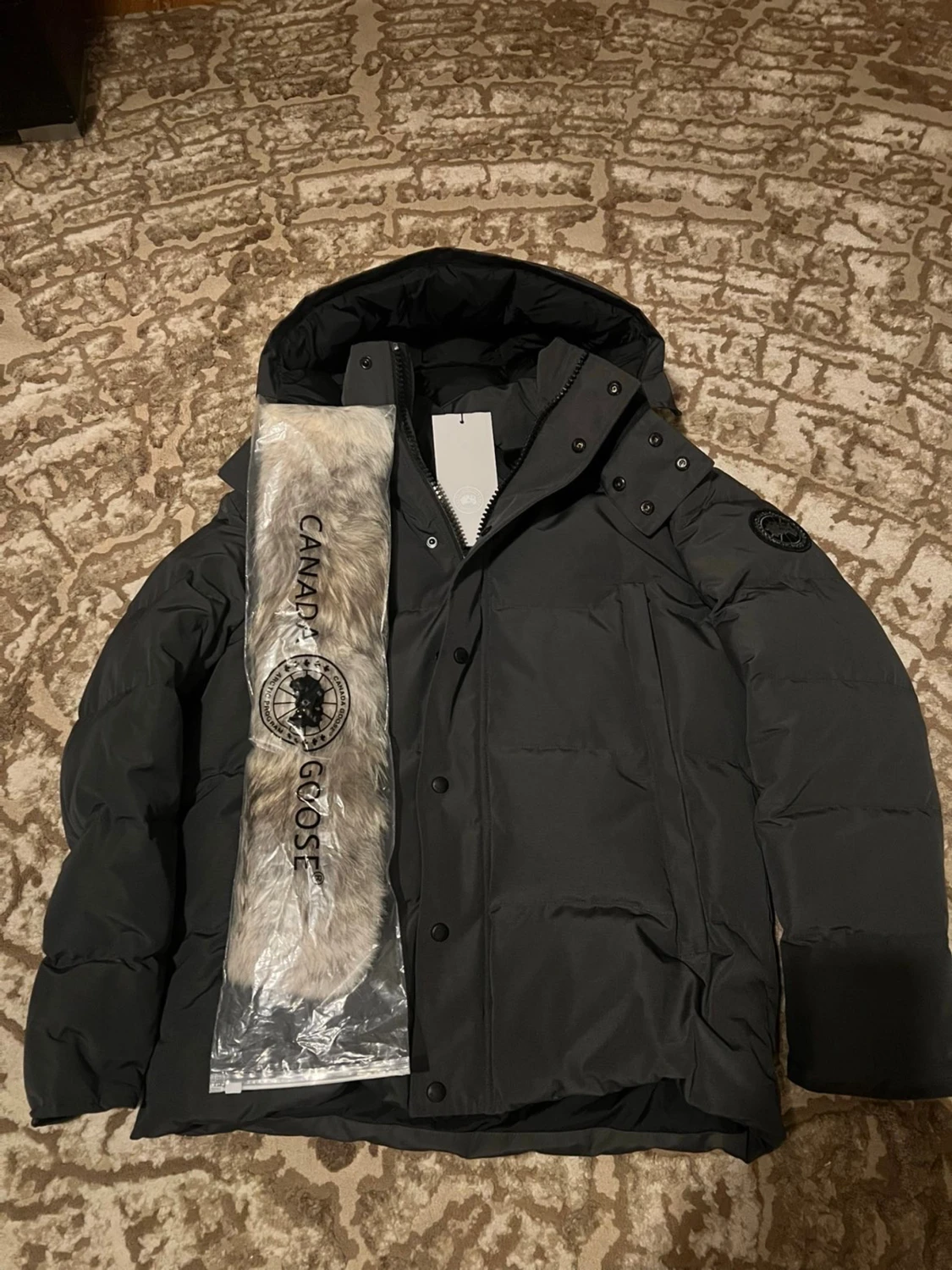 Canada Goose (Black label)