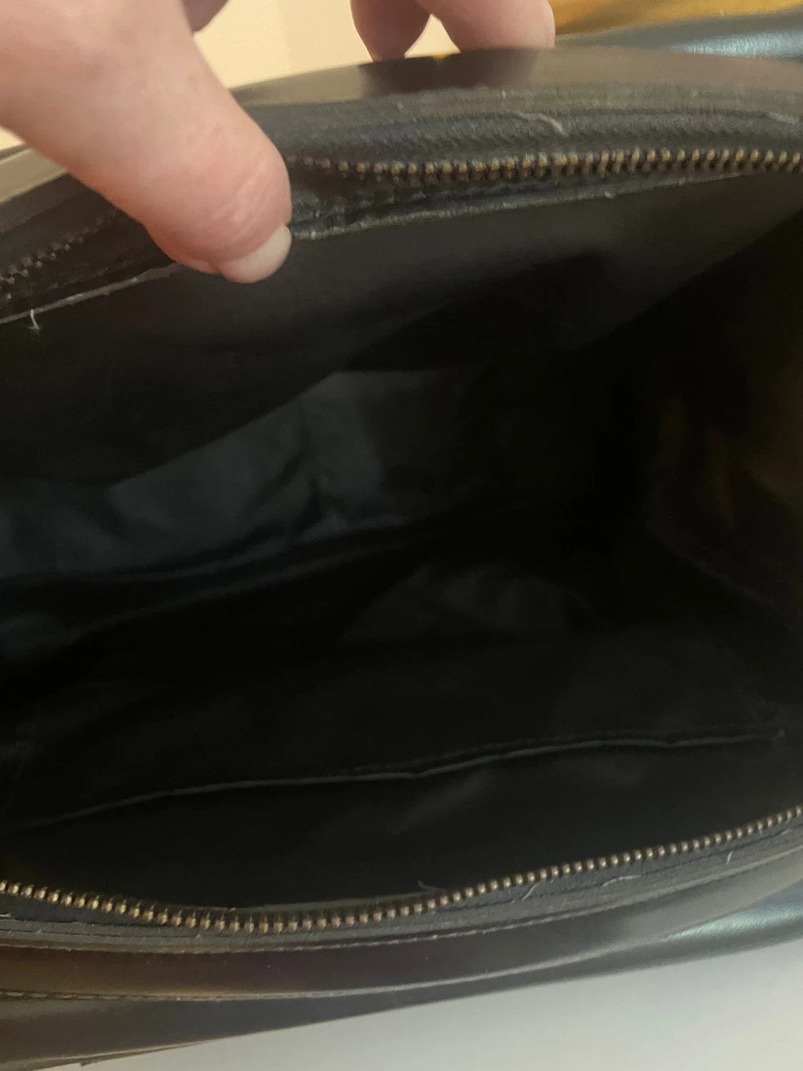 Rutig vintage  handväska med svarta skinnhandtag - 6