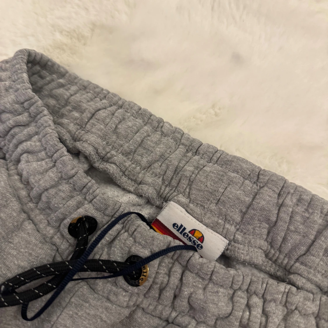 Grå cargopants från Ellesse - 2