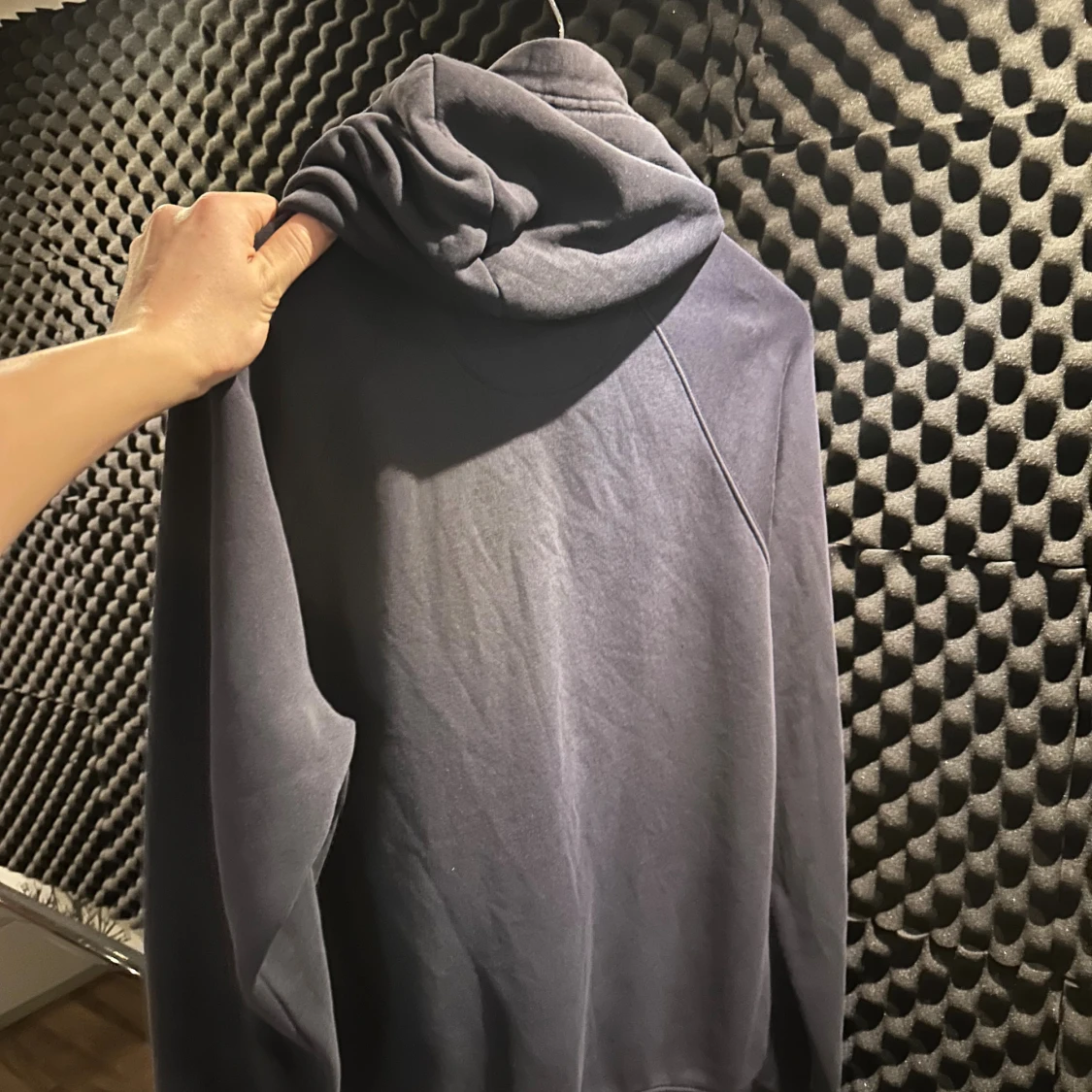 Mörkblå hoodie från GANT med tryck - 1