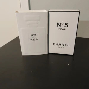 Chanel N°5 L'Eau 100 ml - Chanel N°5 L'Eau– ikonisk och stilren parfym från Paris. Ingredienser: alkohol, aqua (vatten), parfum (doft), limonene, linalool, citronellol, geraniol, hydroxycitronellal, citral, coumarin, benzyl alcohol, benzyl benzoate. Tillverkad i Frankrike. Kommer med kvitto 