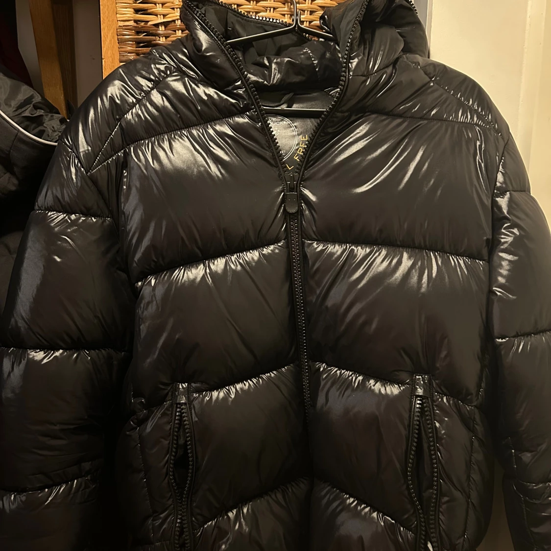 Svart pufferjacka från Save The Duck