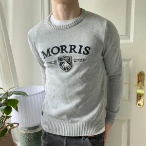 Morris sweatshirt M - Morris sweatshirt M, riktigt trevlig design! Modellen är 180 cm 75 kg. Inga defekter! ❤️