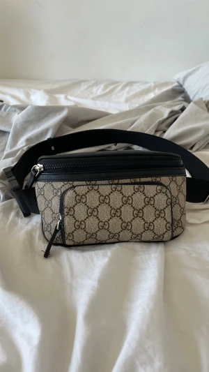 Magväska - Säljer min magväska då ja tröttnat på väskor och vill bara bli av med den