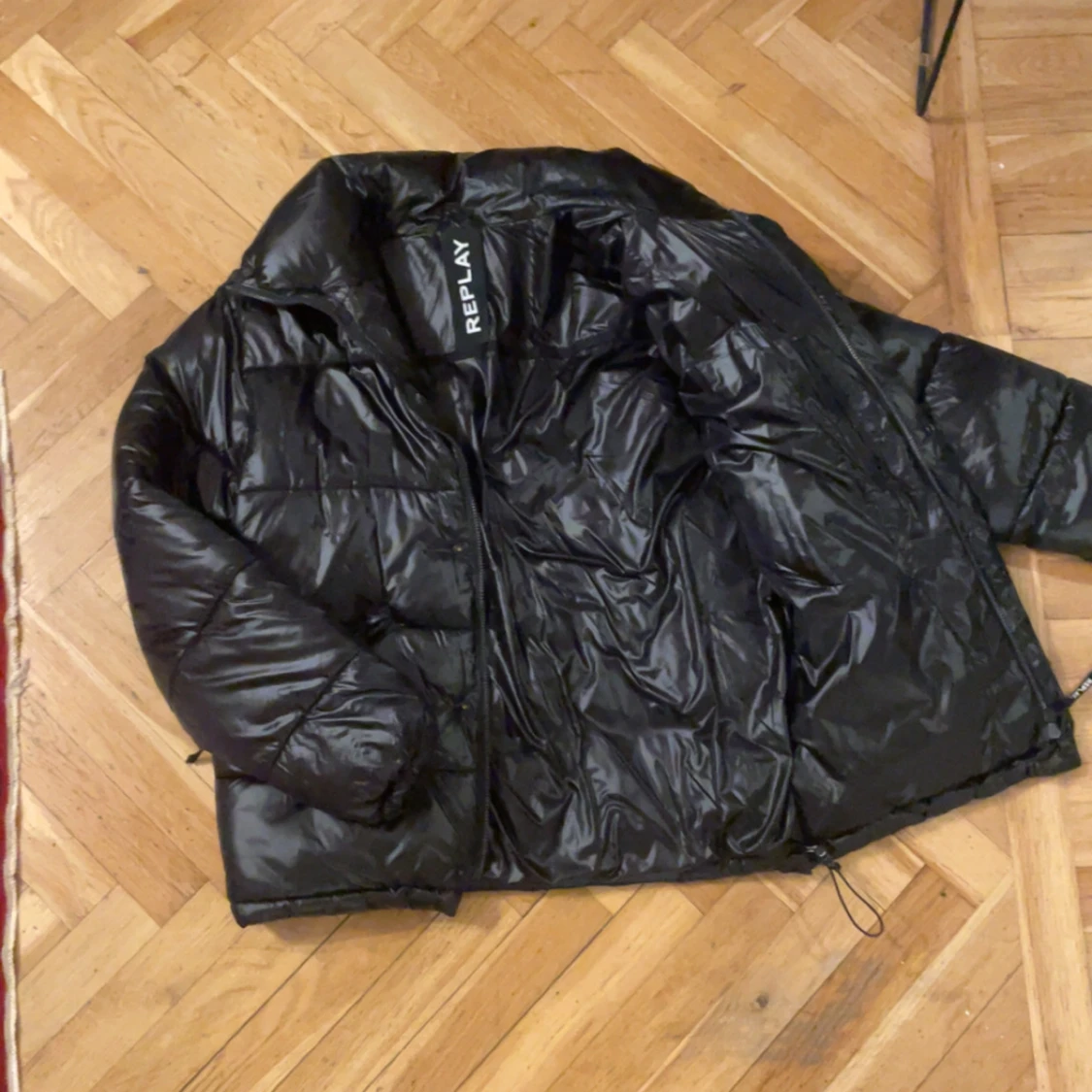 Svart pufferjacka från Replay