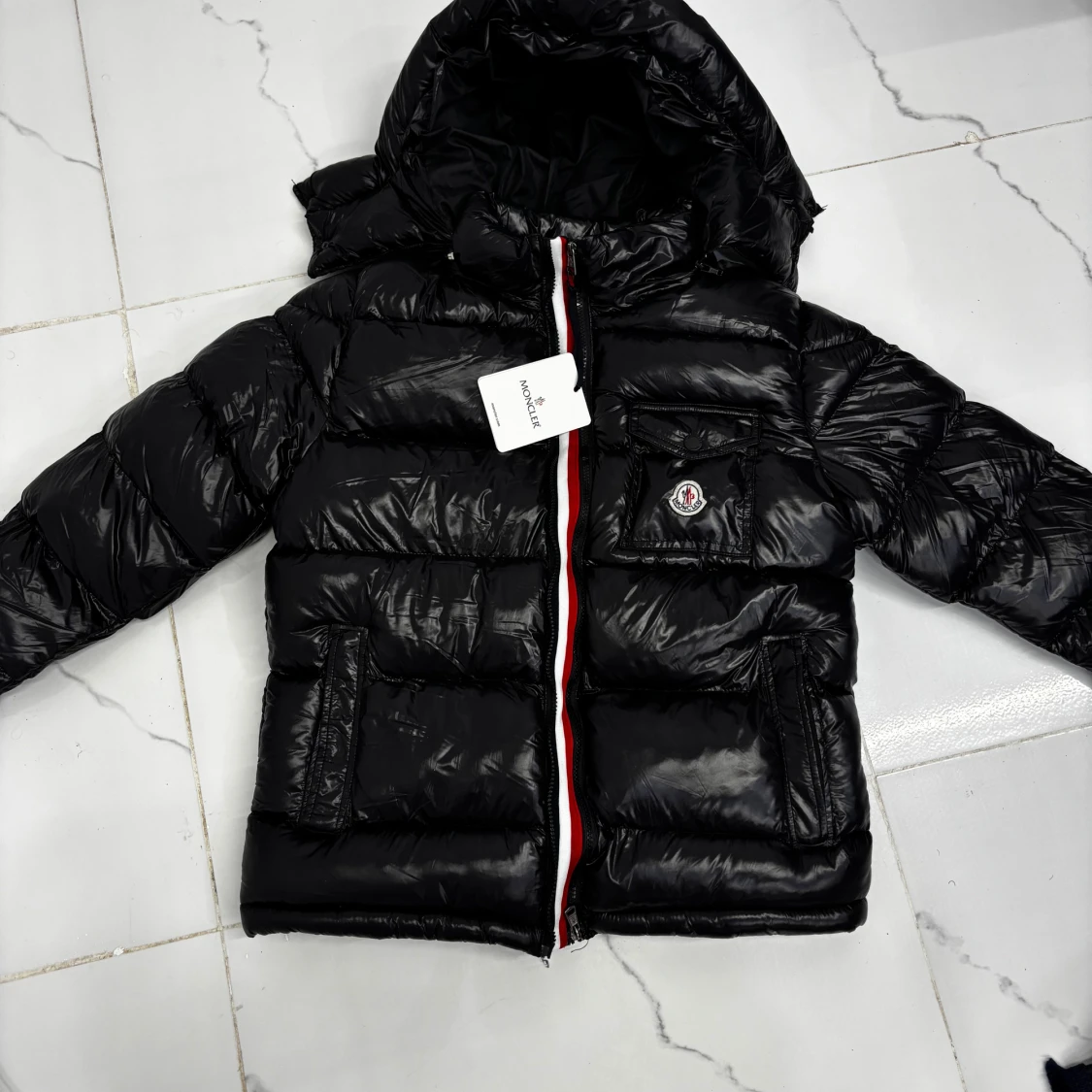 Svart Moncler pufferjacka med huva - 1