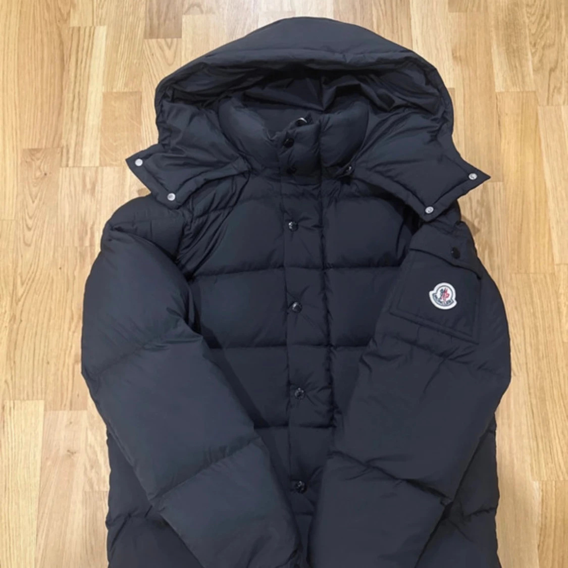 Svart Moncler pufferjacka med huva - 3
