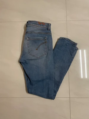 Dondup george 32 - Dondup George i storlek 32 i riktigt bra skick. Bara att fråga vid minsta lilla fundering