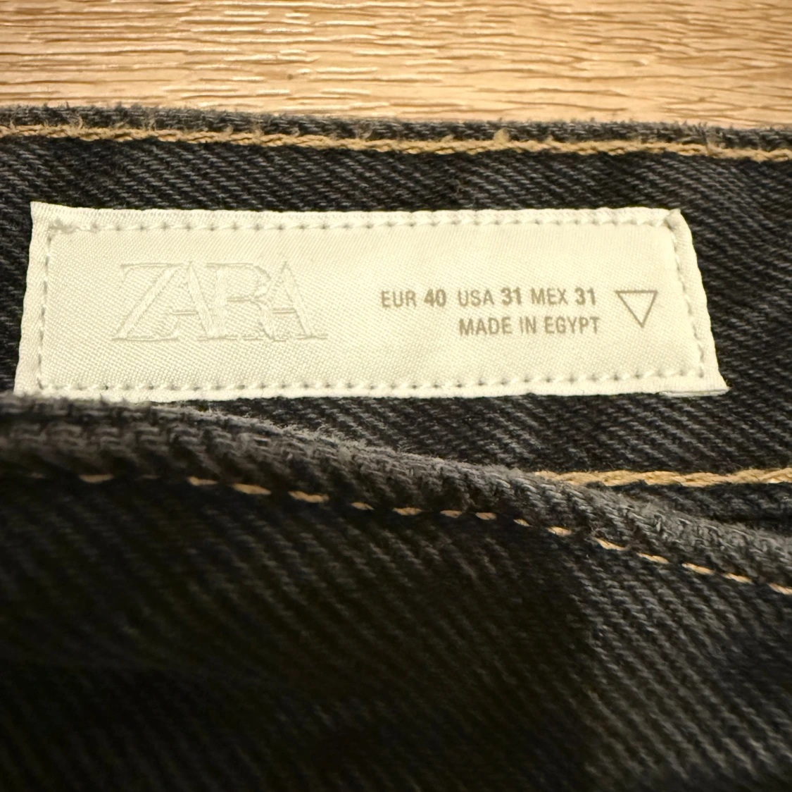 Svarta bootcut jeans från Zara - 2