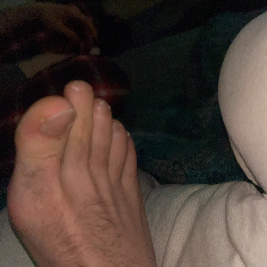 Stickade mörkgröna strumpor med hålmönster - 3