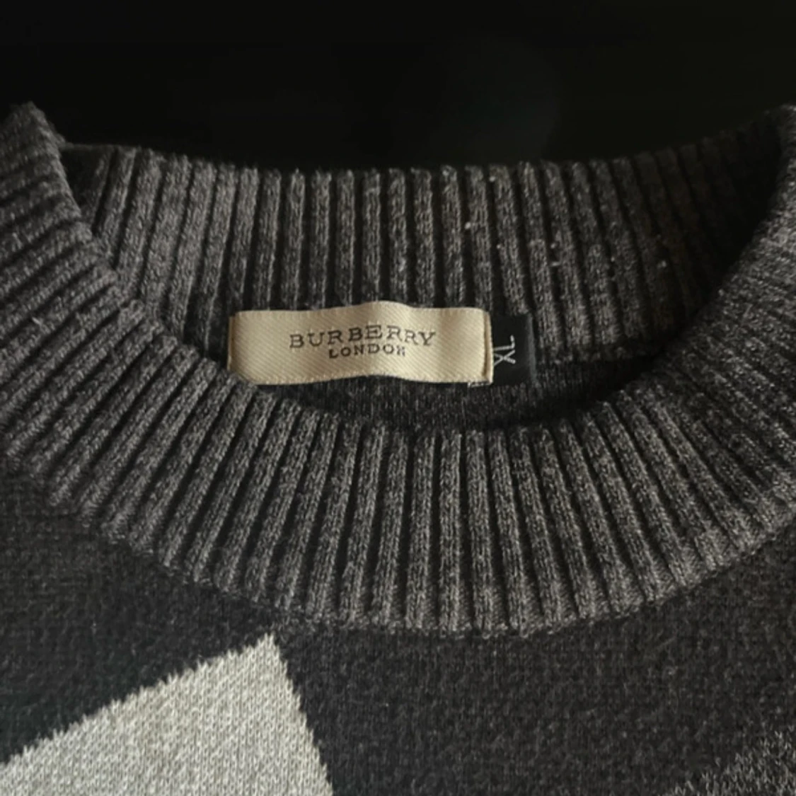 Rutig stickad tröja från Burberry  - 2