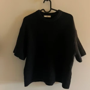 Stickad t-shirt - Aldrig använd 