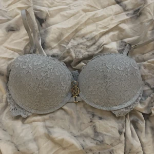 spets Push up BH  - ljusblå spets bh från new Yorker, storlek 80B om jag minns rätt 💕