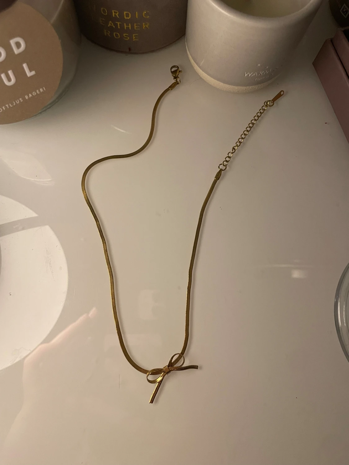 Guldigt halsband med rosett - 2